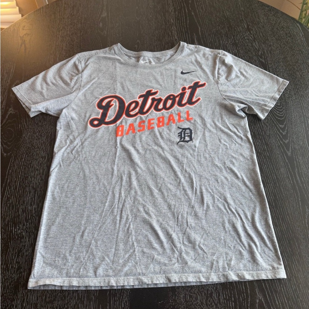 Detroit Tigers The Nike Tee Swoosh Old English D T-Shirt Medium